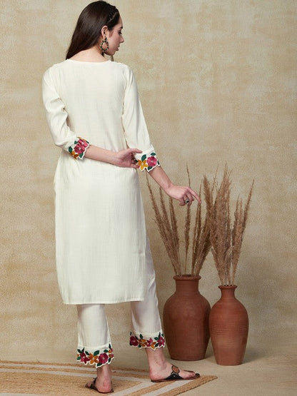 Off White Floral Yoke Design Regular Thread Work Kurta With Trousers