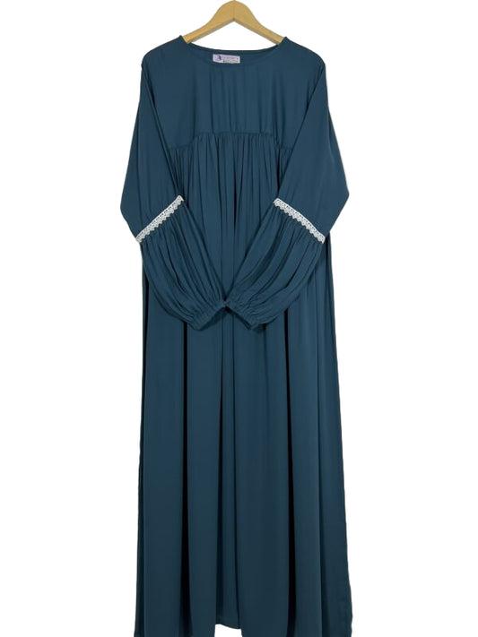 Elegant Maxi Abaya with Lace Sleeves – Modest Fashion for Women