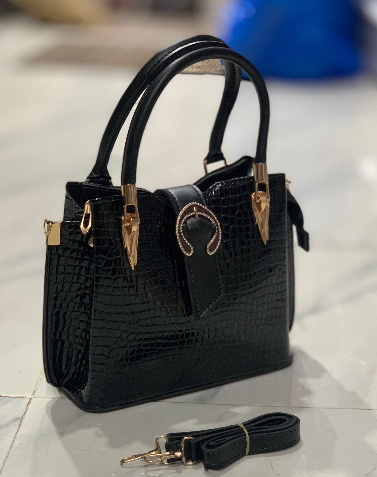 Luxury Crocodile Textured Handbag With Golden Buckle – 3 Colors