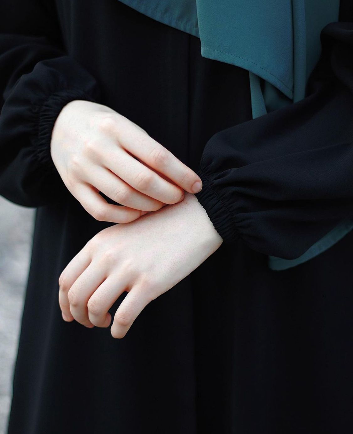 Front half Zipper Style BLISSFULNESS ABAYA the-stylefits