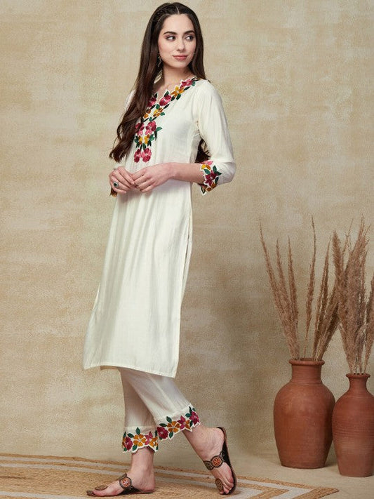 Off White Floral Yoke Design Regular Thread Work Kurta With Trousers