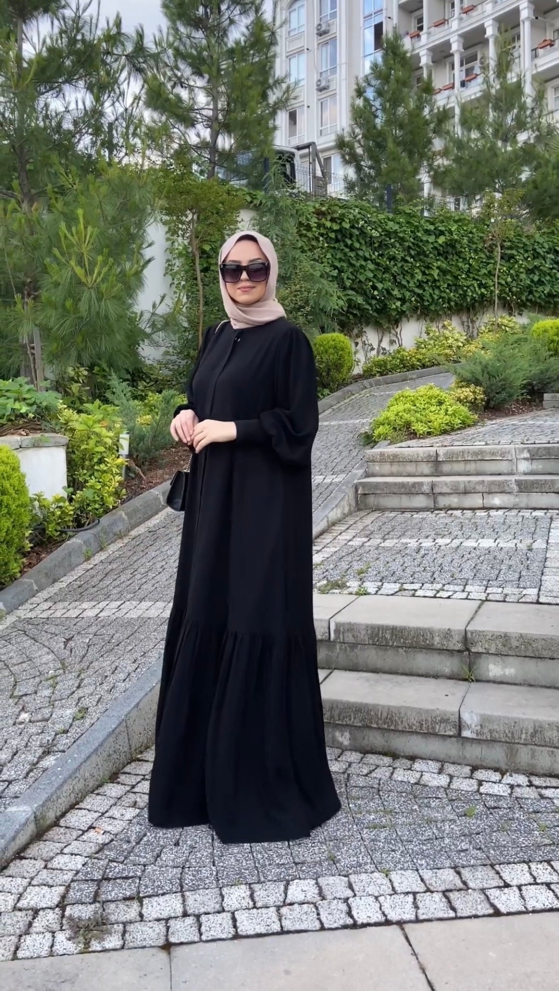 Classic Luxe Black Abaya – Elegant Modest Wear | Saudi & Gulf Style