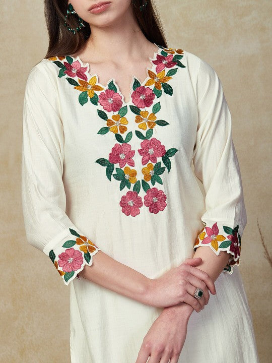 Off White Floral Yoke Design Regular Thread Work Kurta With Trousers