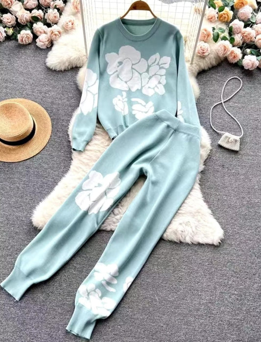 White Rose Printed Style 2-Pcs Winter Tracksuit for Her – Elegance Meets Winter Comfort